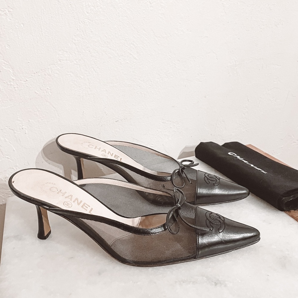 Vintage CHANEL CC Logo Cap Toe Mesh Kitten Heel Mules EU 38 Black